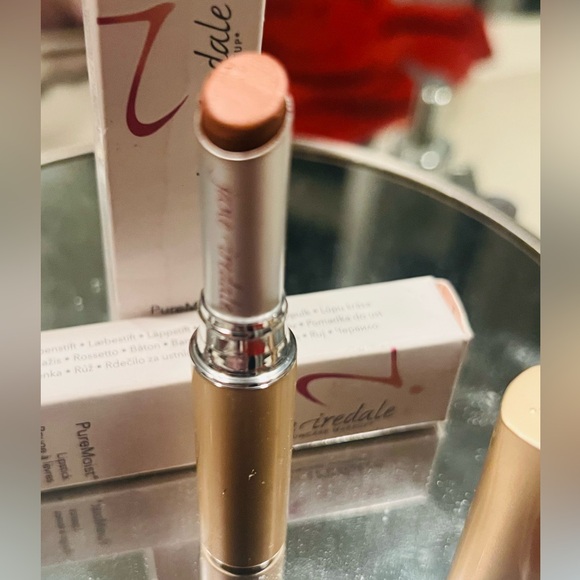 Jane Iredale PureMoist Lipstick - Tricia New - Picture 6 of 7